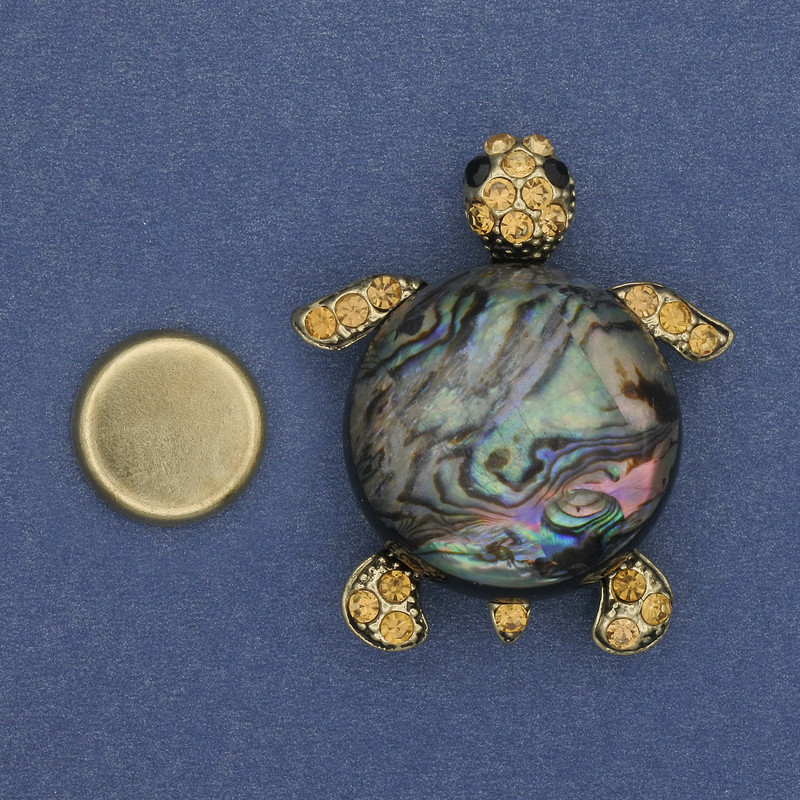 Brooch on magnet Turtle Chalcedony 40×34mm ± rhinestones golden metal