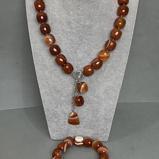 Choker set Dolk carnelian cylinder 15×14 mm +/−, length 41 cm +/− T-bar bracelet, length 18 cm +/− stretch