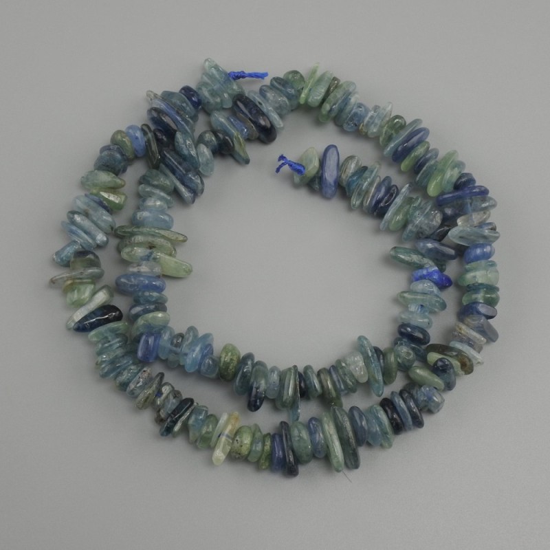 Kyanite beads, tumbled chips, diameter 7-13×2-3, 5mm±, length 40cm±