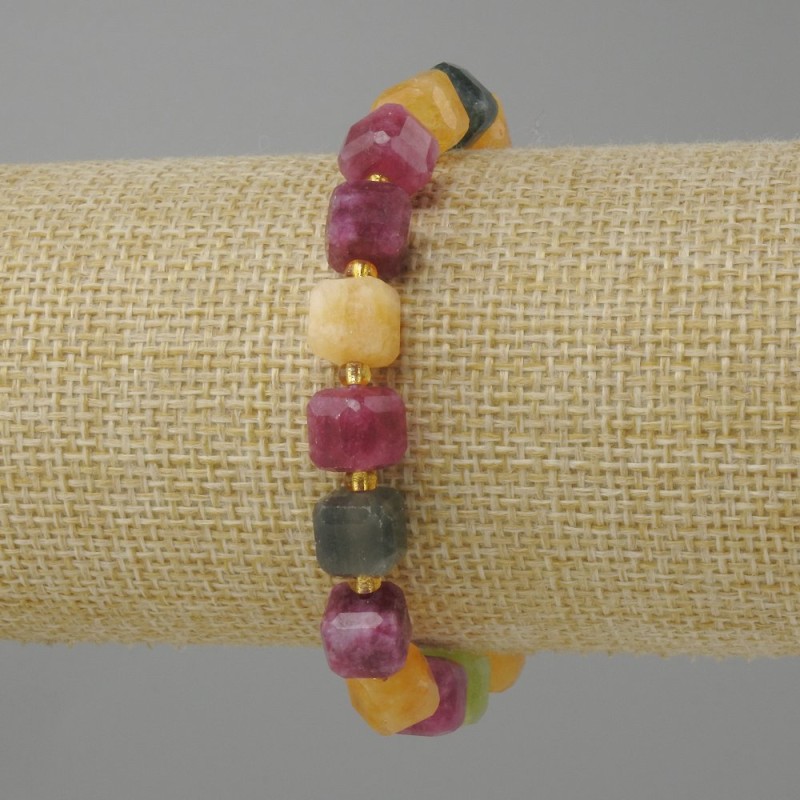 Turmaline bracelet faceted cube, diameter 8x8mm +- bead 3mm+-, length 18cm +- stretch
