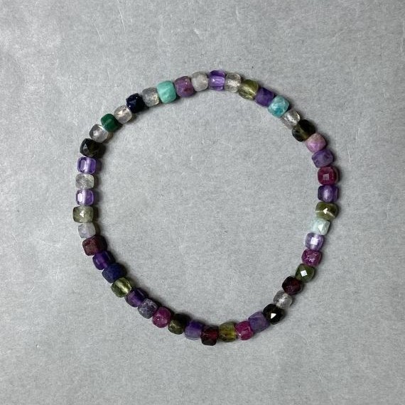 Assorti Bracelet Faceted Cube 4x4 mm+- 20x13 mm+-, length 18 cm +- stretch