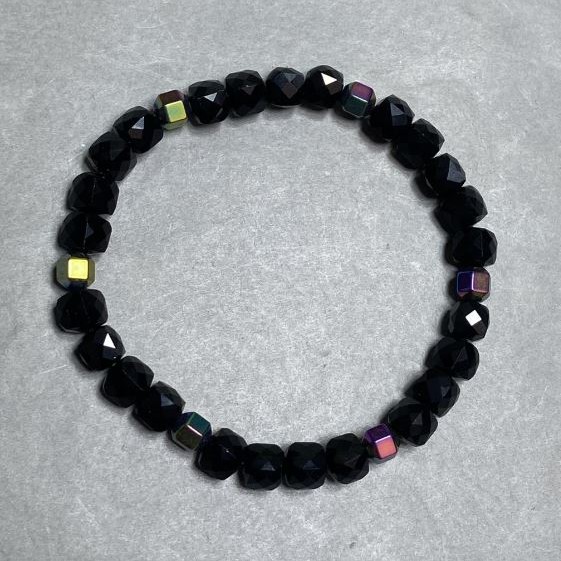 Agate bracelet faceted cube 6mm± Hematite polyhedron 6mm+, length 18cm ± stretch