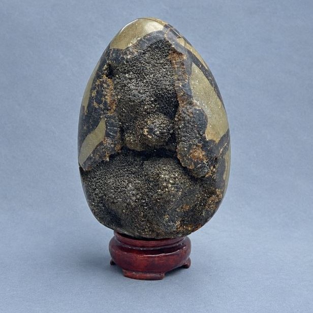 Souvenir egg natural stone septaria, diameter 120×88 mm ± weight 1134 g, on a stand