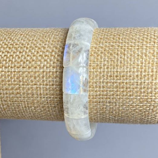 Bracelet Adularia smooth link, diameter 13-14x12mm +/-, length 18 cm +/- stretch