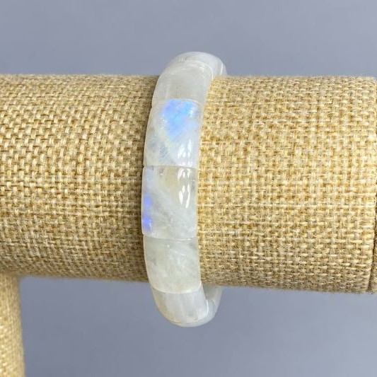 Adular bracelet smooth links, diameter 15x12mm +/-, length 18cm +/- stretch
