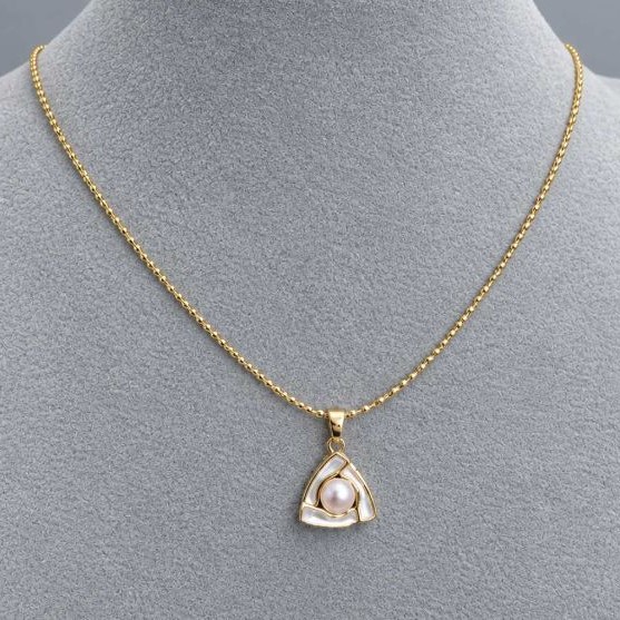 Pendant Mother-of-Pearl 14x13mm ± with Pearl 6mm ± on a chain, length 46cm ±