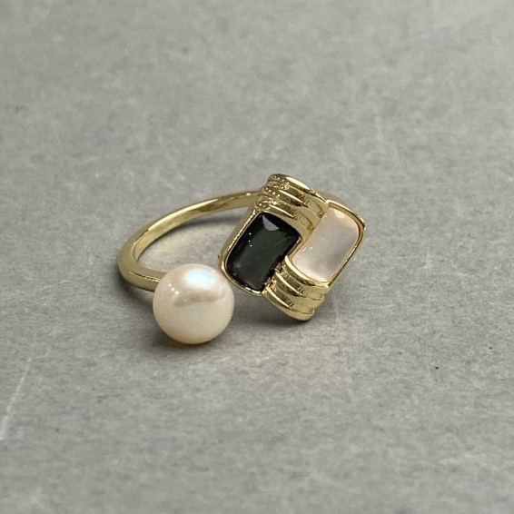 Ring, sizes Mother-of-pearl Haliotis square 10x10mm± with Pearl 6mm+