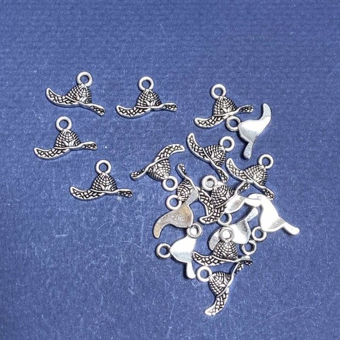 Hat Pendant 16×10 mm Packaging 20 g ± 30 pcs