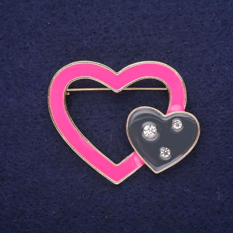 Sale! Heart-shaped enamel brooch in black and pink on gold-tone metal, 45×37 mm