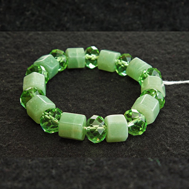 Elastic bracelet with pressed jade and Czech glass