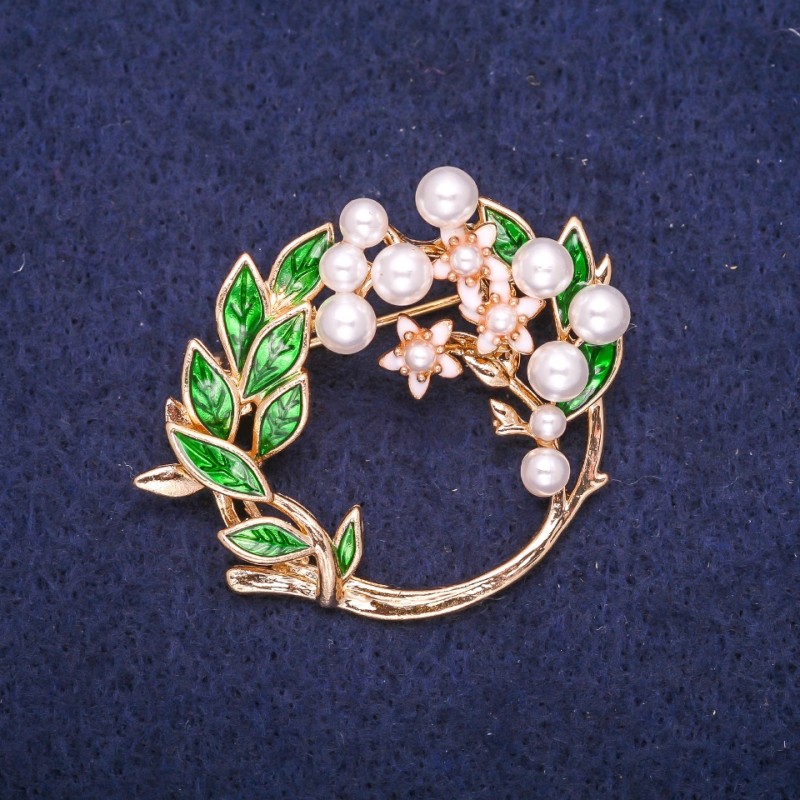 Sale! Brooch 'Wreath' with Majorca pearls and enamel in white and green tones on gold-tone metal 41×35 mm