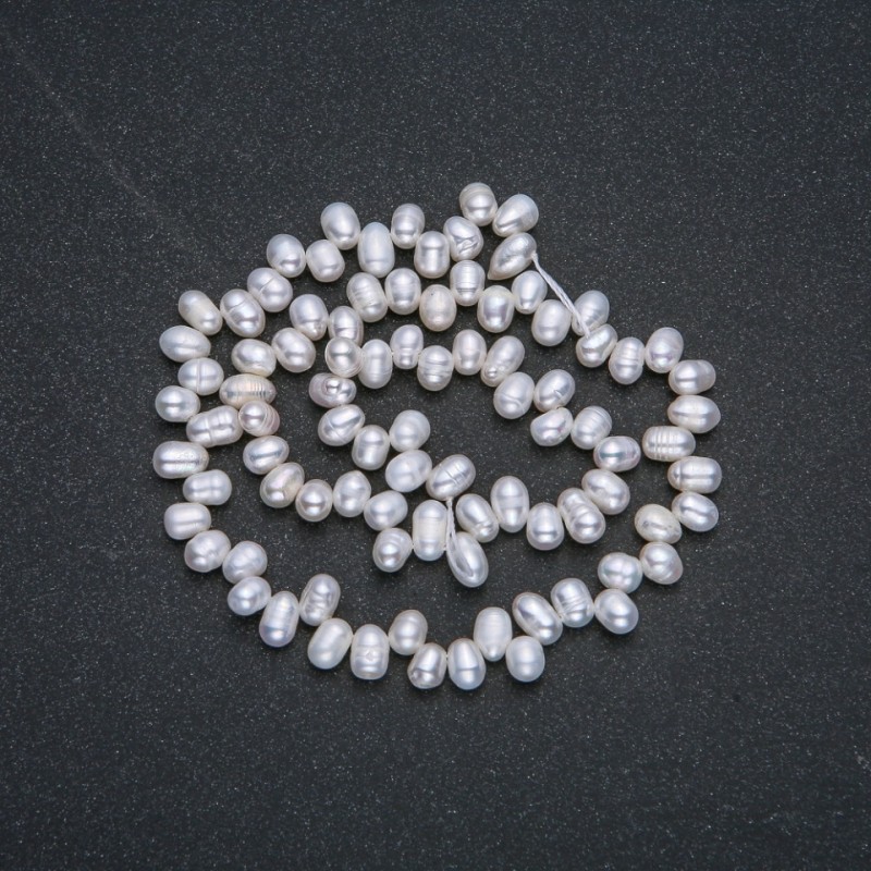 Freshwater Pearl Strand, 6x4 mm oval, 36 cm length +/- with gasoline iridescence