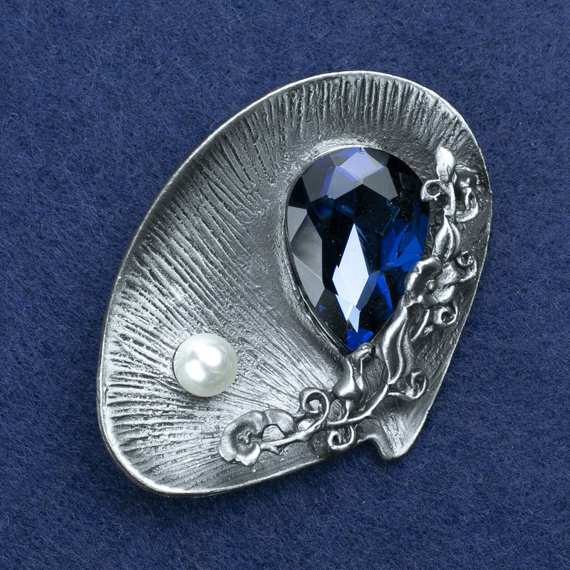 Sale! Shell Brooch with Crystal and Pearl Bead, Silver-Tone Metal, 60×45 mm +