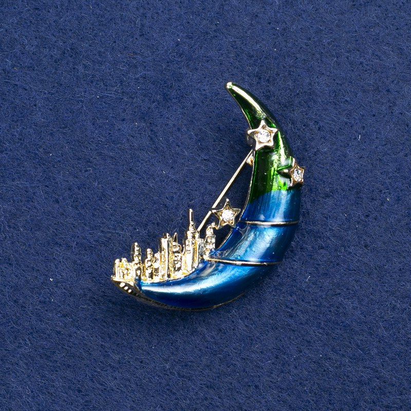 Sale! Moon Brooch in gold-tone metal, enamel and rhinestones 37×28 mm +