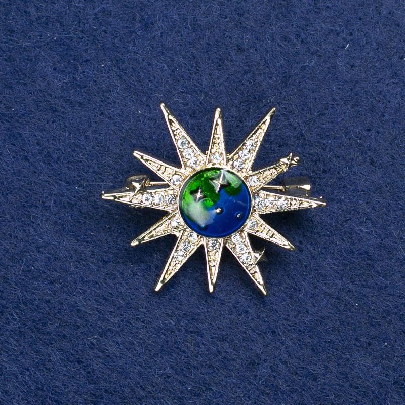 Sale! Star Brooch in Gold-Tone Metal, Enamel and Rhinestones 32mm +