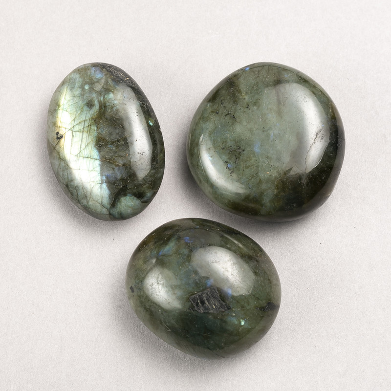Natural Labradorite, Tumbled, Assorted Sizes (per 100 g)