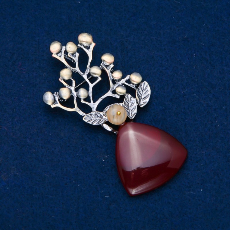 Carnelian brooch with beadwork, 74×32 mm, silver-tone metal with gold-tone plating