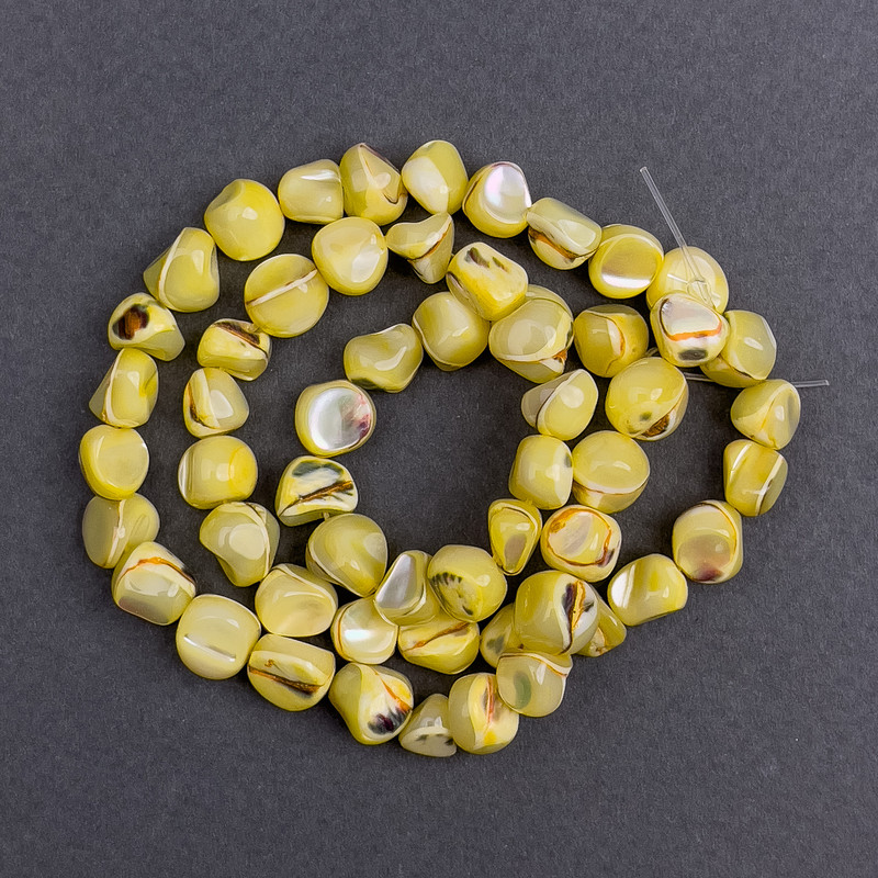 Beads tinted yellow mother-of-pearl, faceted, 8x6 mm, 41 cm on thread