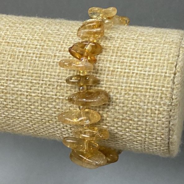 Bracelet with natural citrine, chip 'needle' shape, 12x5 mm ±, with seed beads, 3 mm ± diameter, length 18 cm (stretch)