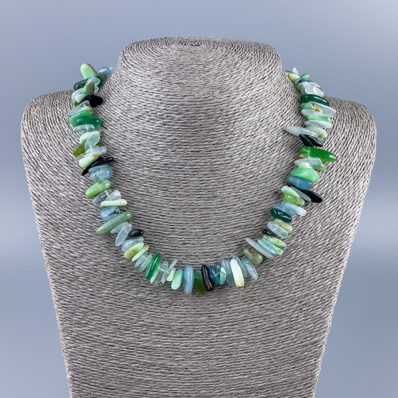 Bead necklace of natural stone 
Assorted chips "Needle", diameter 20x4-10x3 mm, length 50 cm +