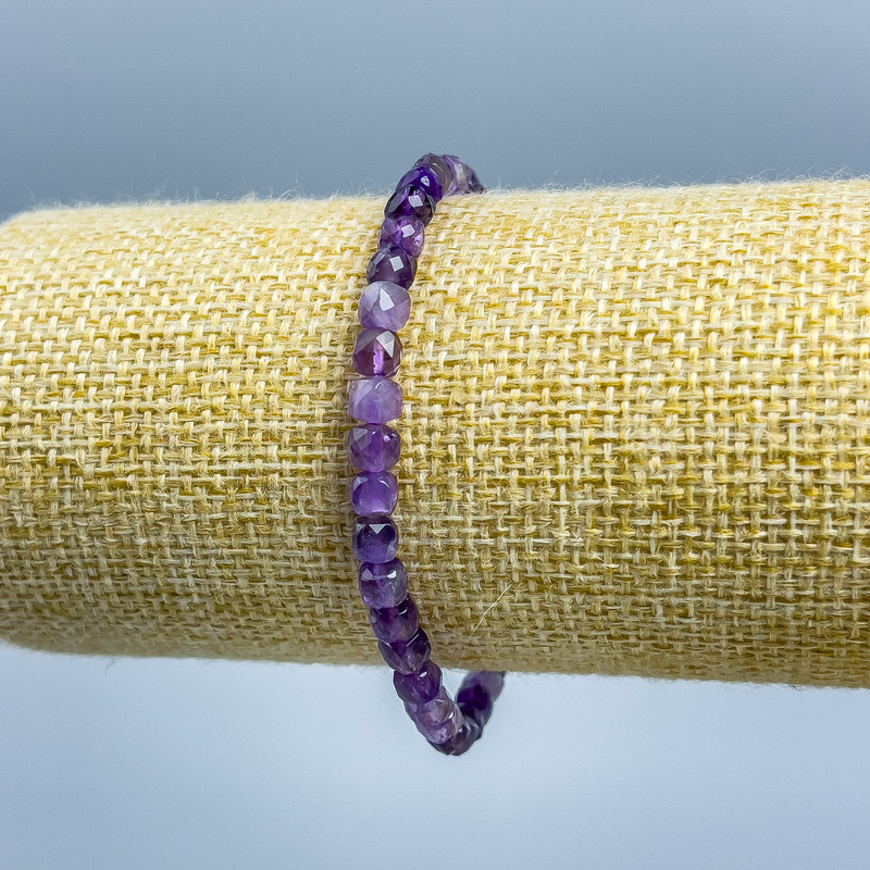Amethyst bracelet with faceted cube beads, approx. 4.5×4.5 mm, length 18 cm (stretch)