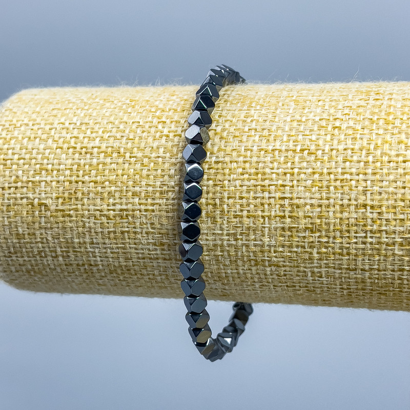 Hematite Cube Bead Bracelet, 4×4 mm, 18 cm length (stretch)