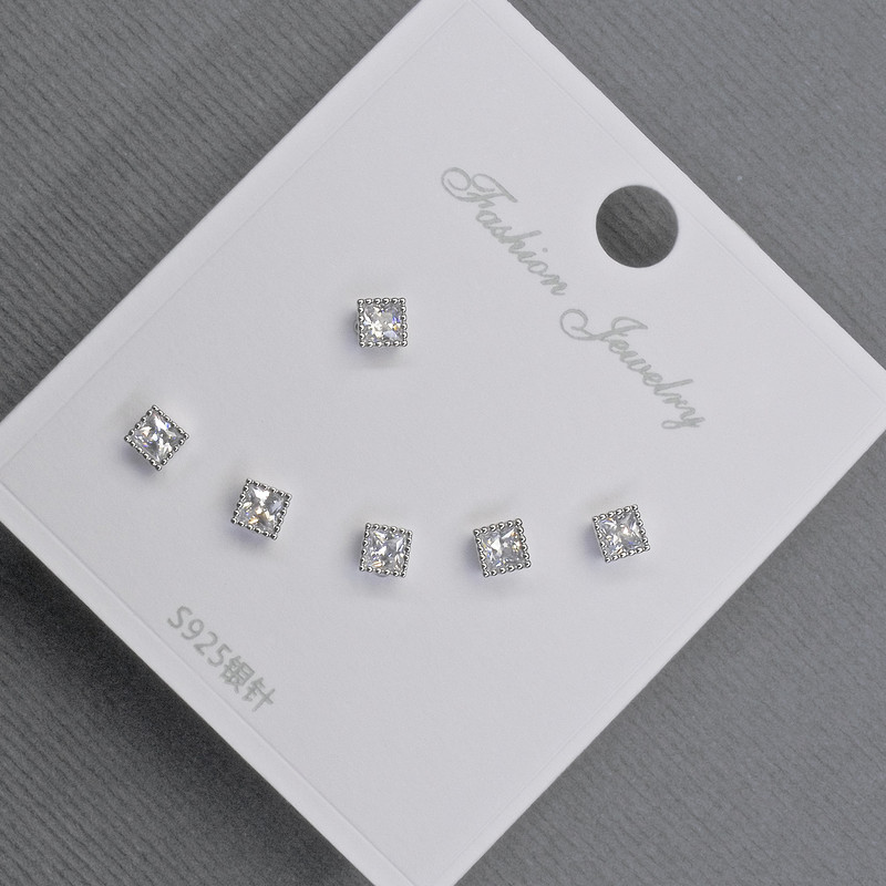 Stud Earrings 3.5 mm – Silver-toned Metal with White Crystals