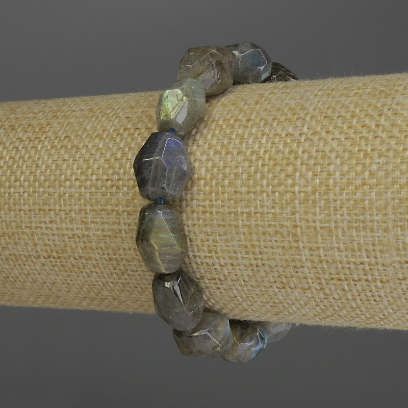 Labradorite bracelet faceted shapes, diameter 10-14x8-10mm +/-, length 18 cm stretch