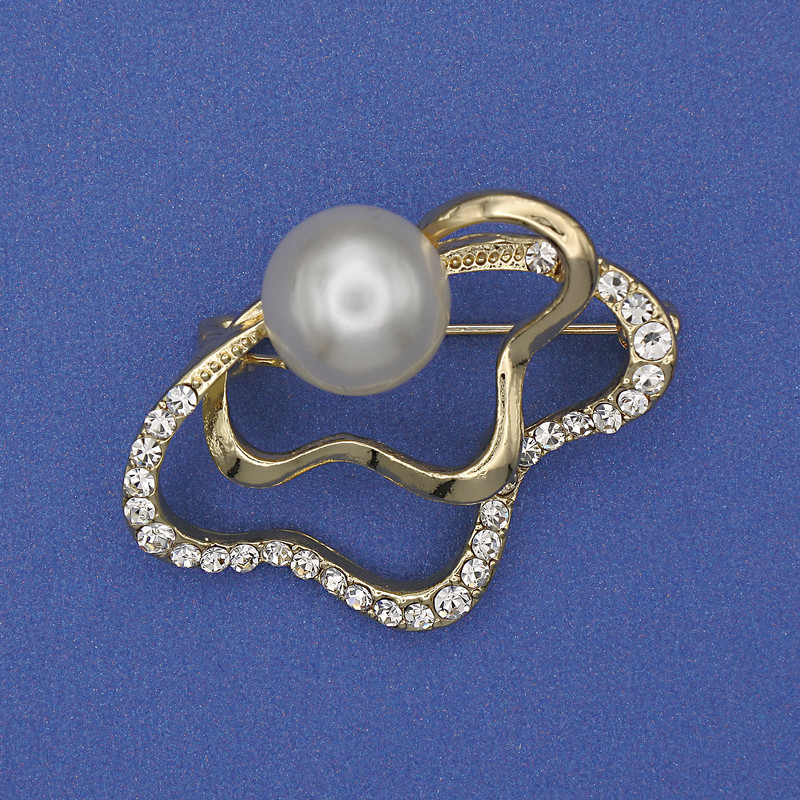 Brooch 'Pearl Accent' (Synthetic) White rhinestones, Gold-Tone Metal, 37x30mm+