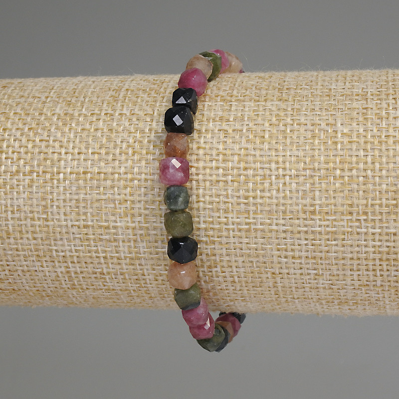 Bracelet with faceted tourmaline cube 5mm, 18 cm length, stretch