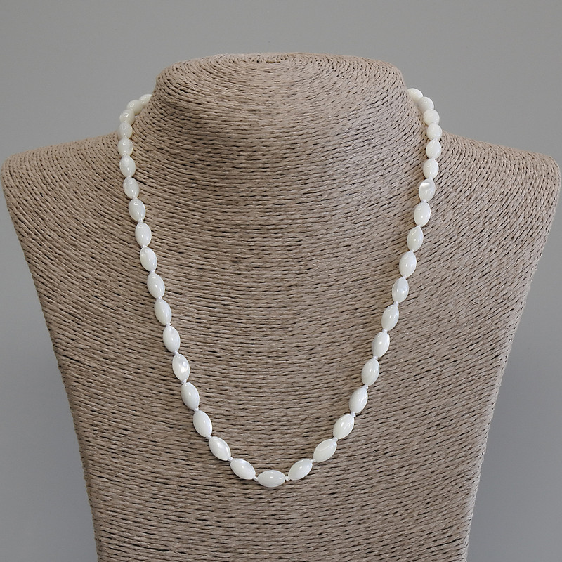 Mother-of-Pearl Bead Necklace, 9x6 mm diameter, 50 mm length, with clasp