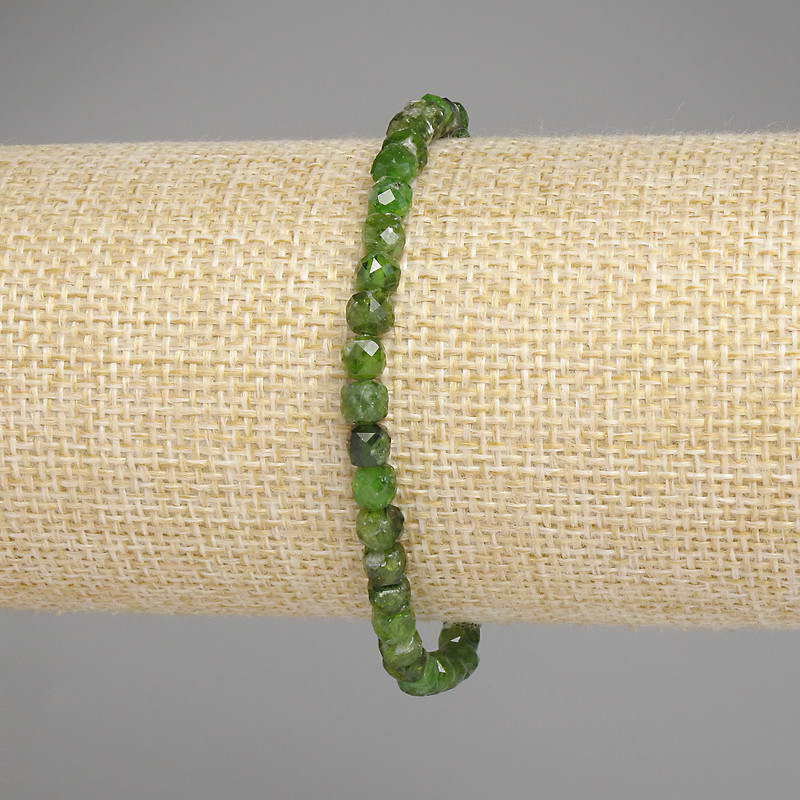 Diopside Faceted Cube Bracelet, 4.5×4.5 mm cubes, 18 cm length, stretch
