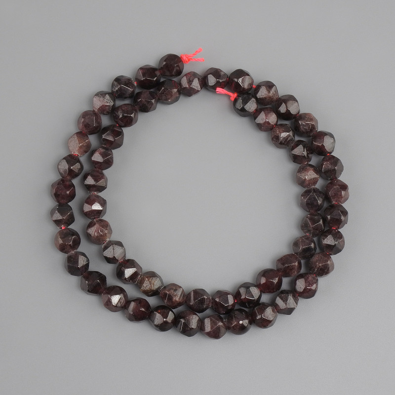 Garnet beads faceted, diameter 7 mm +/-, length 38 cm +/-