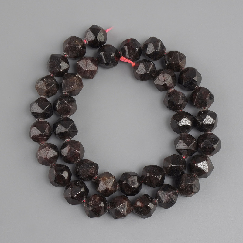 Garnet beads faceted, diameter 10mm ±, strand 39cm ±