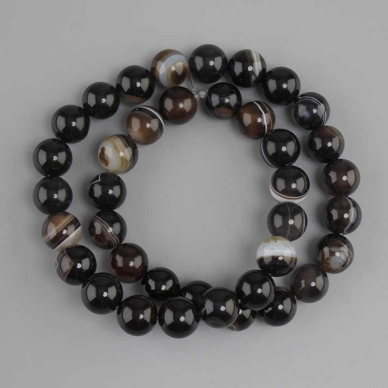 Agate beads, smooth round bead, diameter 10 mm +/-, length 37 cm +/- on a thread