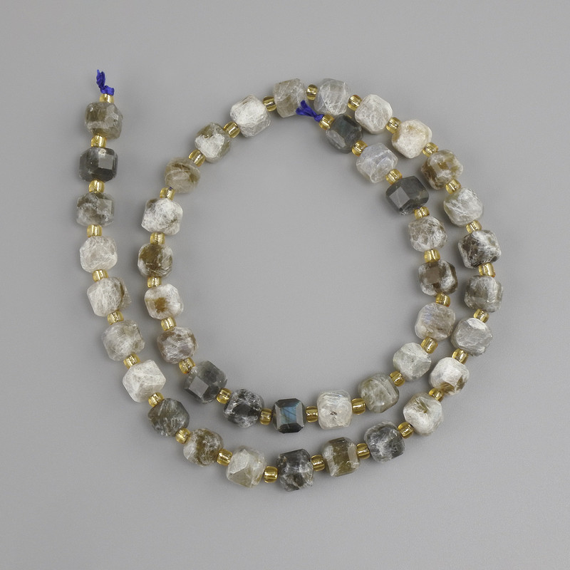 Labradorite beads faceted cube, diameter 7×7 mm ±, bead 3 mm ±, length 38 cm ± on a string