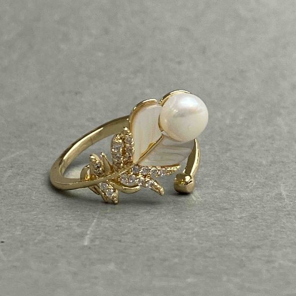 Ring, sizes Mother-of-pearl Feather design with Pearl 6 mm+- and white rhinestones