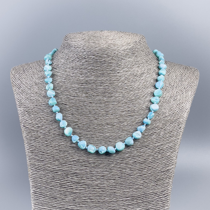 Blue-tinted natural mother-of-pearl necklace, 8 mm blue chip beads, 50 cm length
