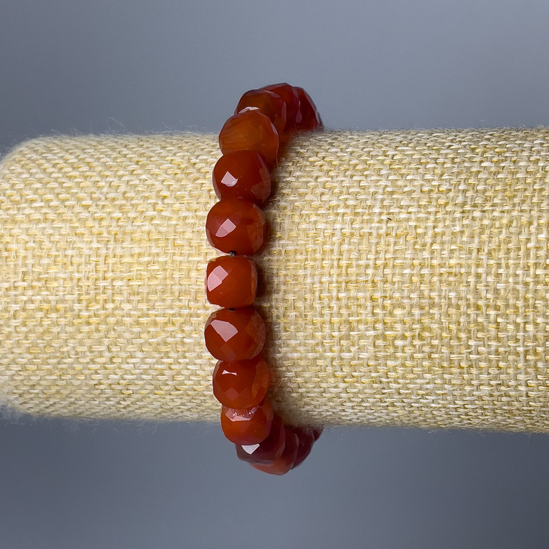 Bracelet with natural carnelian, faceted cubes, diameter 8.5 mm, length 18 cm (stretch)
