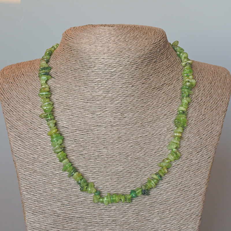 Prehnite necklace with natural stone chips, 8x2 mm, length 48 cm